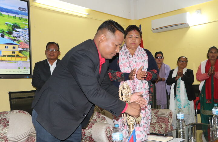 मरिण गाउँपालिकाद्वारा सहिद परिवार सम्मान तथा शैक्षिक प्रोत्साहन कार्यक्रम सम्पन्न