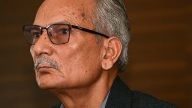 भौतिकवादी अडानमा डा. बाबुराम भट्टराई, सामाजिक सञ्जालमा बहस