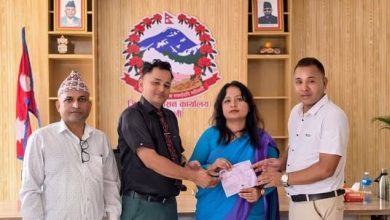 भोटेकोशी बाढीपीडितको सहारा बन्दै सिन्धुली पाठशाला: प्रधानमन्त्री कोषमा ७० हजार बढी सहयोग