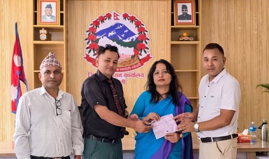 भोटेकोशी बाढीपीडितको सहारा बन्दै सिन्धुली पाठशाला: प्रधानमन्त्री कोषमा ७० हजार बढी सहयोग