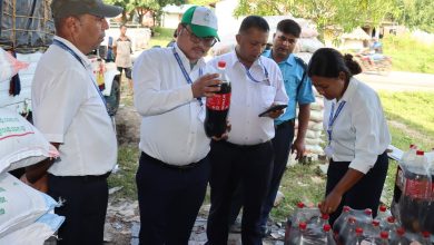 सिन्धुलीमा बजार अनुगमन : म्याद गुज्रेका सामान बेच्ने दुई पसल कारबाहीमा