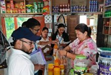 सिन्धुलीमाढीमा खाद्य अनुगमन, ३ हजार २८० मुल्य बराबरको बस्तु म्याद गुज्रिएको सामान फेला परोः
